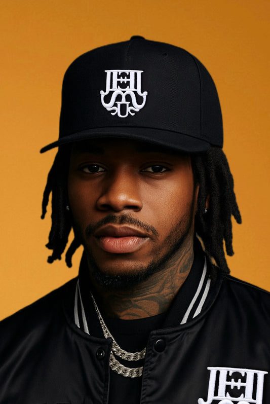 COMASUAR LOGO SNAPBACK CAP (BLACK/WHITE)