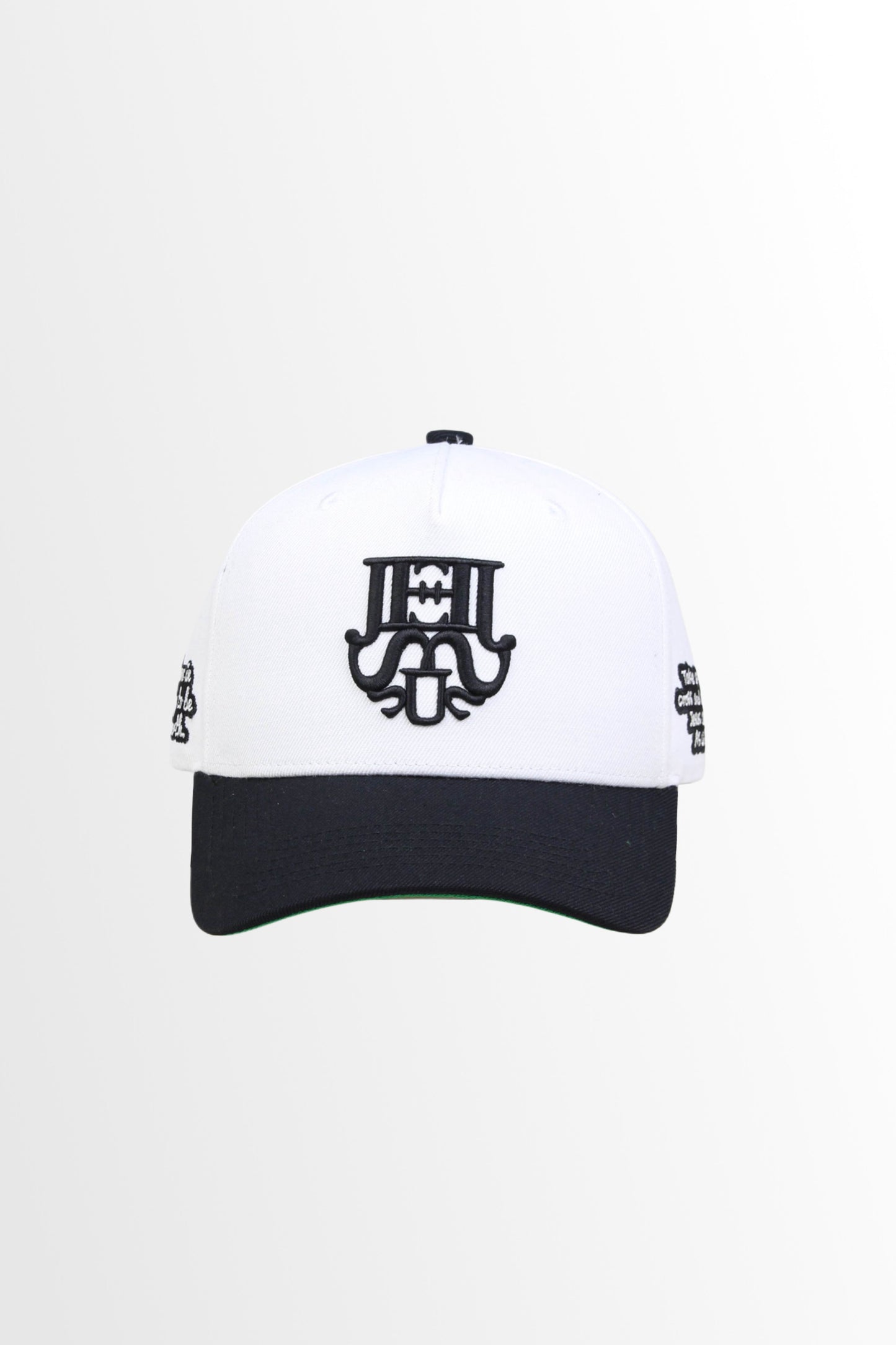 COMASUAR LOGO SNAPBACK
CAP (WHITE/BLACK)