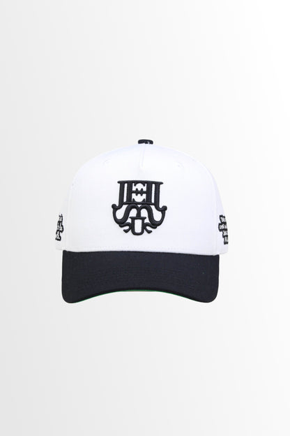COMASUAR LOGO SNAPBACK
CAP (WHITE/BLACK)